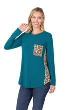 Load image into Gallery viewer, Side Panel Leopard Front Pocket Top - Teal
