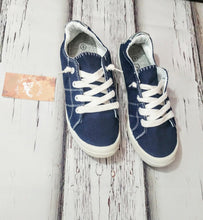 Load image into Gallery viewer, Canvas Shoes (Navy)
