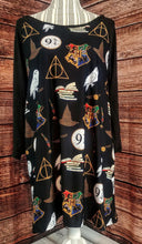 Load image into Gallery viewer, Team P Raglan
