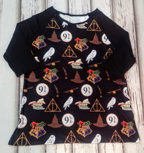 Load image into Gallery viewer, Team P Raglan
