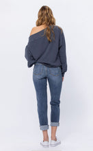 Load image into Gallery viewer, Hi-Rise Bleach Splash BoyFriend Jean Capris

